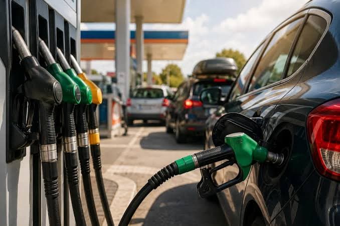 Ferragosto, rincari sui carburanti: benzina sfiora i 2 euro, diesel sopra i 2,08