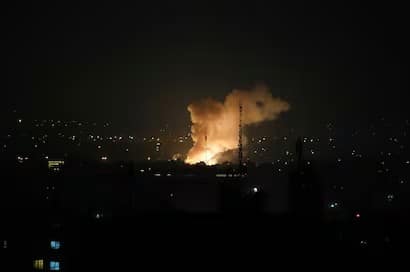 L'Iran bombardato a tappeto nella notte