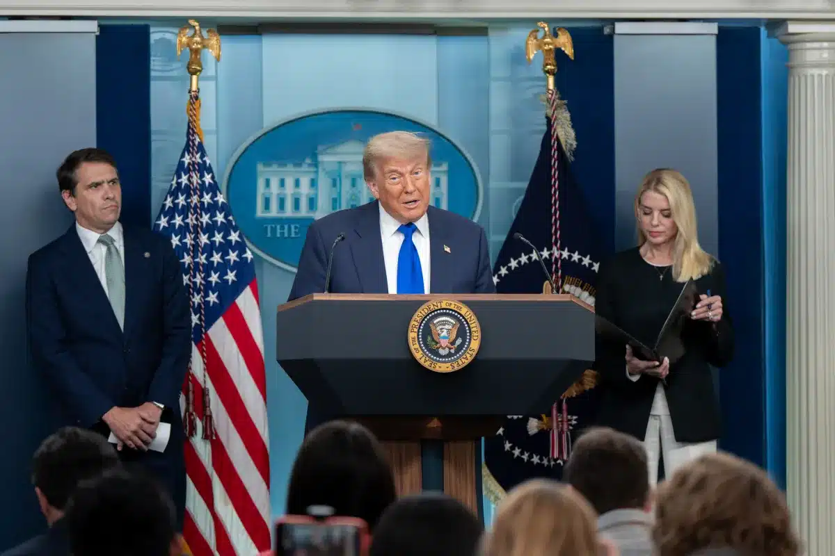 Trump rivendica l’operazione in Venezuela: Maduro catturato e Usa pronti a gestire la transizione