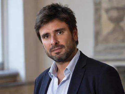 Di Battista riappare in tv e parla della sua malattia: «Mi hanno trovato un tumore al cervello»