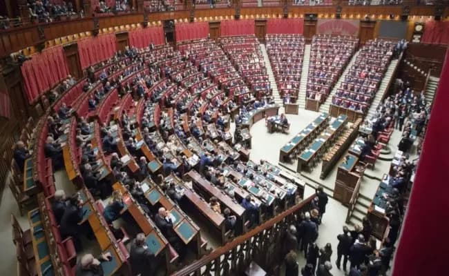 Taglio dei deputati, i costi non diminuiscono: la spesa della Camera resta sopra 1,2 miliardi
