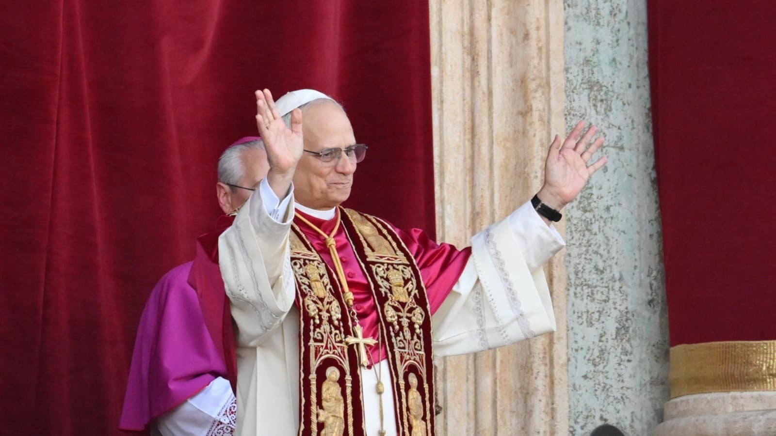 Leone aumenta i salari dei cardinali e abbandona l'austerità di Francesco